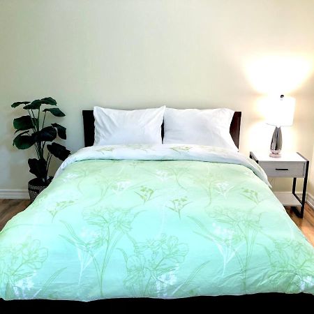 Cozy & Convenient 2-Bedroom Apartment With Private Entrance Toronto Zewnętrze zdjęcie