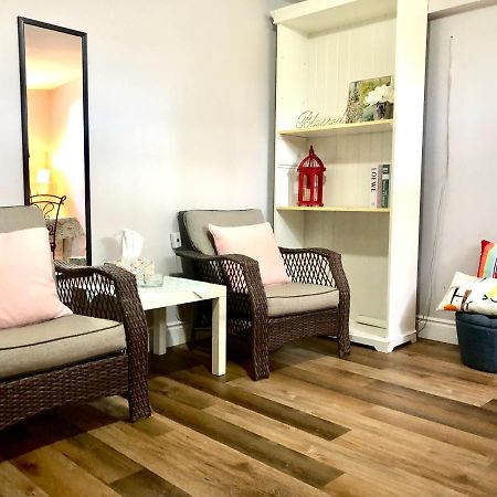 Cozy & Convenient 2-Bedroom Apartment With Private Entrance Toronto Zewnętrze zdjęcie