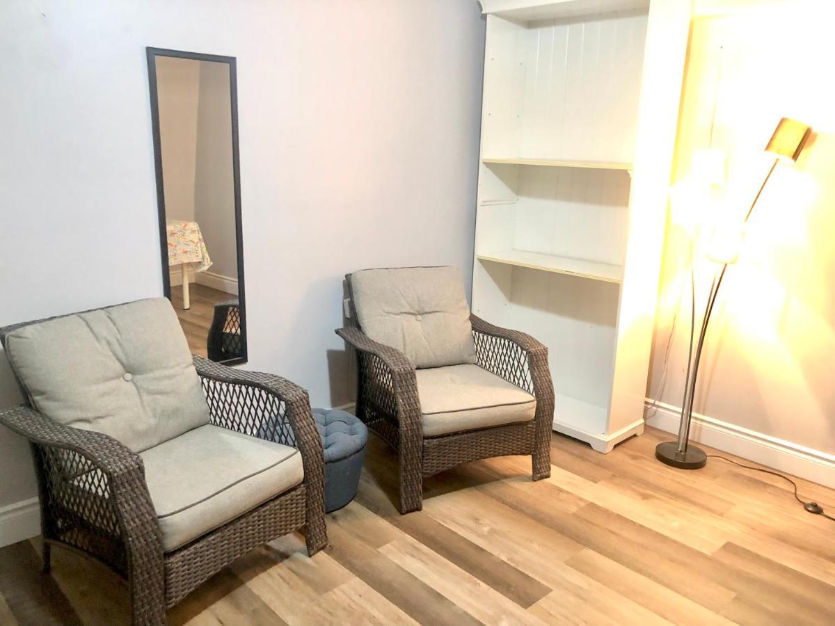 Cozy & Convenient 2-Bedroom Apartment With Private Entrance Toronto Zewnętrze zdjęcie