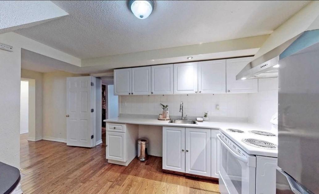 Cozy & Convenient 2-Bedroom Apartment With Private Entrance Toronto Zewnętrze zdjęcie