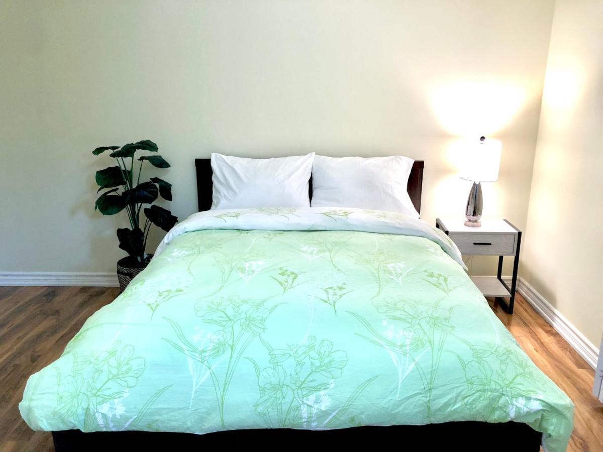 Cozy & Convenient 2-Bedroom Apartment With Private Entrance Toronto Zewnętrze zdjęcie