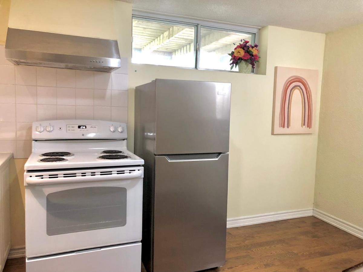 Cozy & Convenient 2-Bedroom Apartment With Private Entrance Toronto Zewnętrze zdjęcie